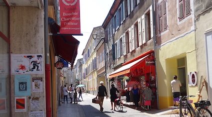 la rue camille Buffardel, Die, peinture acrylique sur toile, odile touillier, galerie du 10, expo